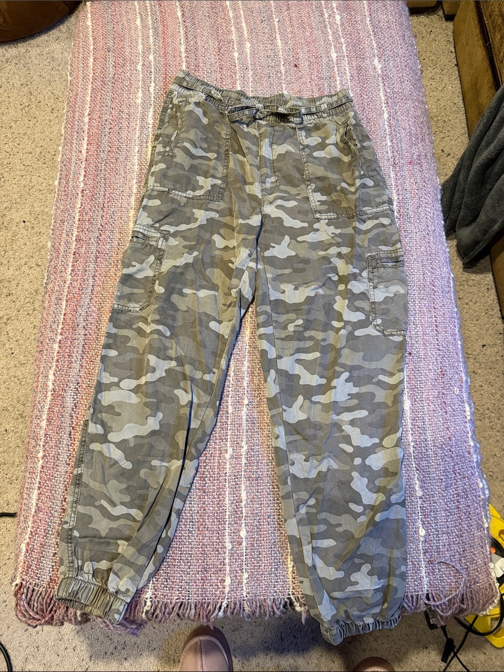 American Eagle camo Cargo Jogger Pants